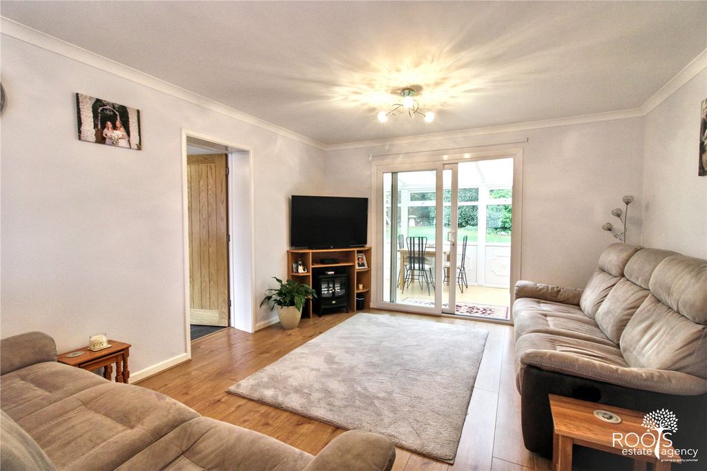 Property photo 3 of 10 Spacious Living