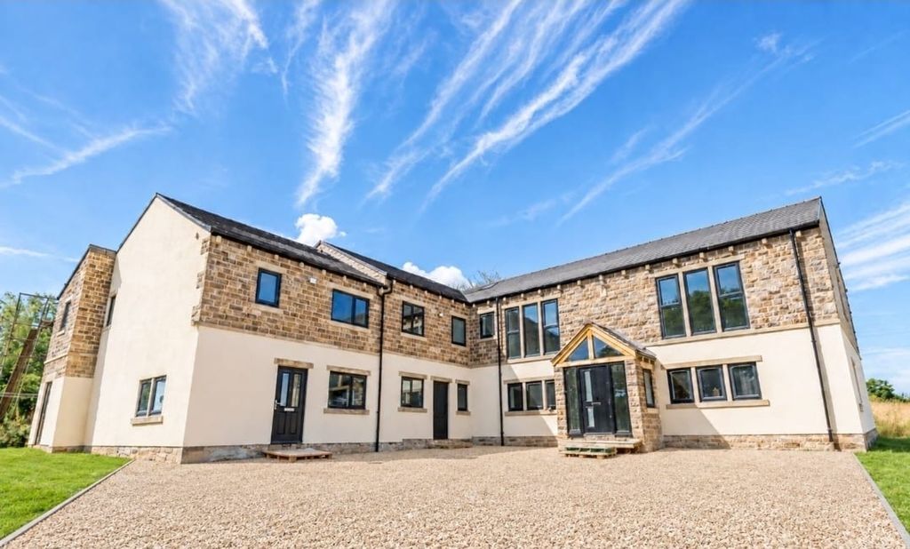 Property photo 1 of 52