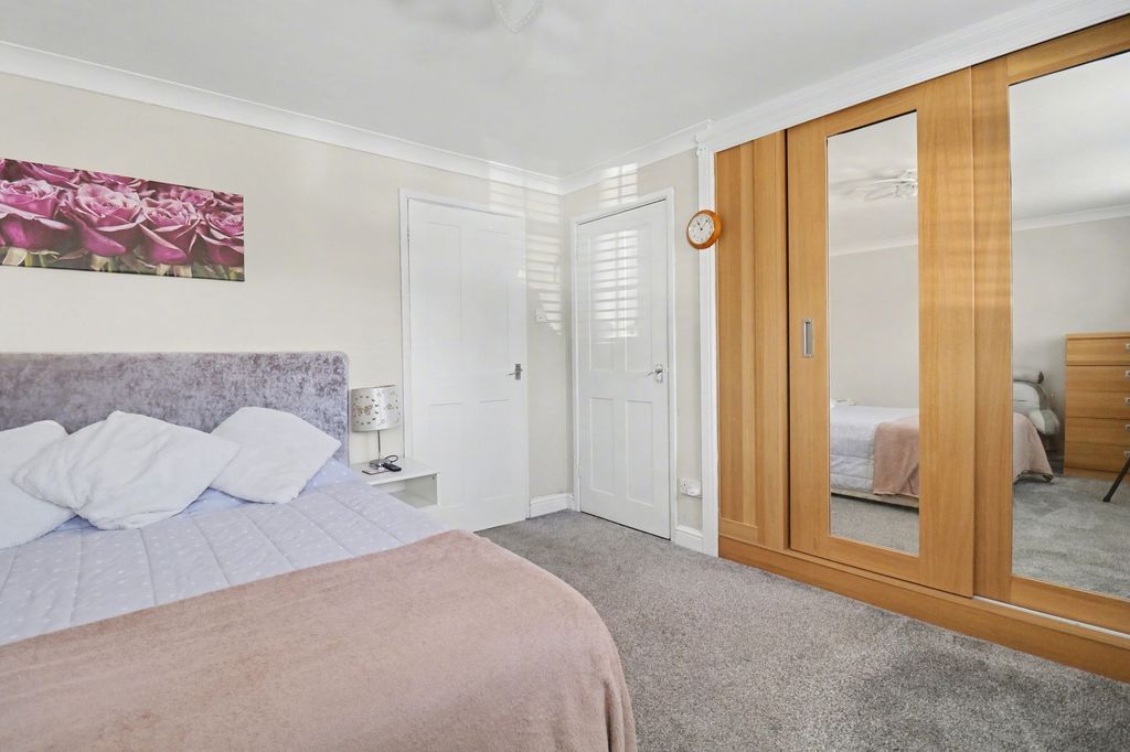 Additional image 21 of 4 bed detached bungalow for saleBotley Road, West End SO30