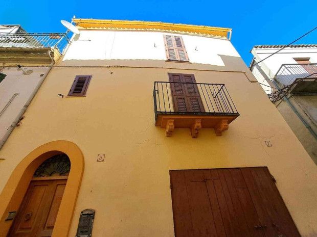 Property photo 2 of 20