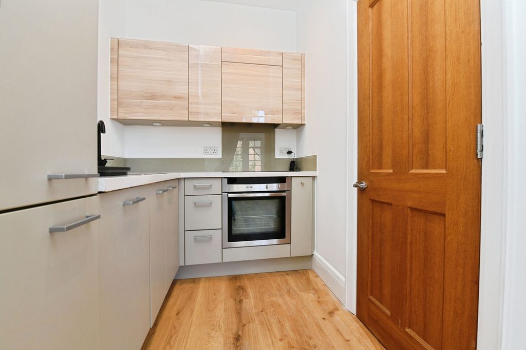 Property photo 3 of 13 Internal