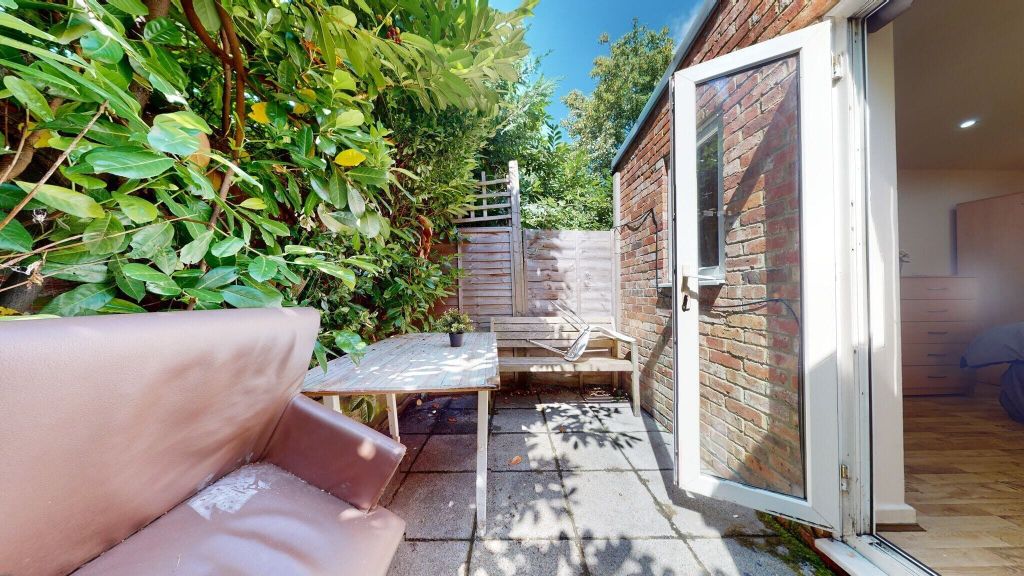 Property photo 3 of 10 Terrace