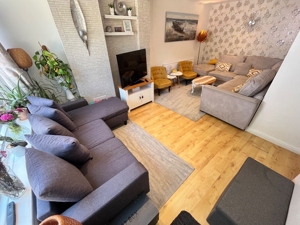 Property photo 2 of 14 4373732
