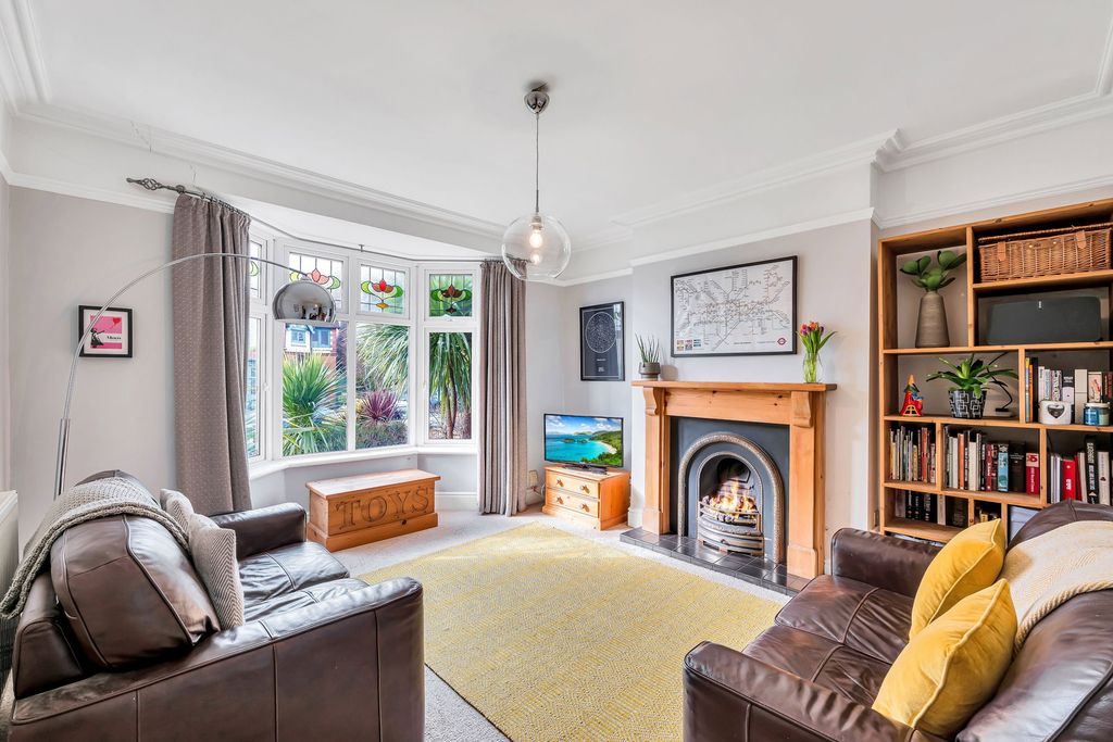 Property photo 3 of 39