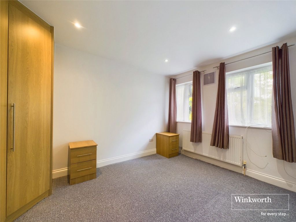 Property photo 3 of 10 Bedroom 2