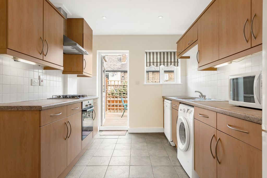 Property photo 3 of 11 4546932