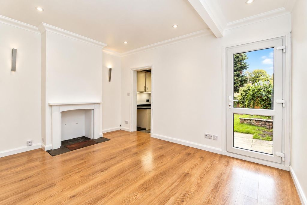 Property photo 2 of 15 Din.Png