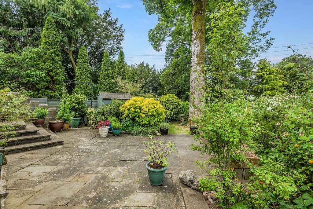 Property photo 2 of 35