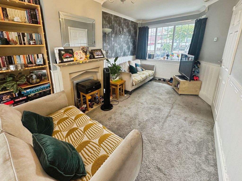 Property photo 2 of 14 Lounge