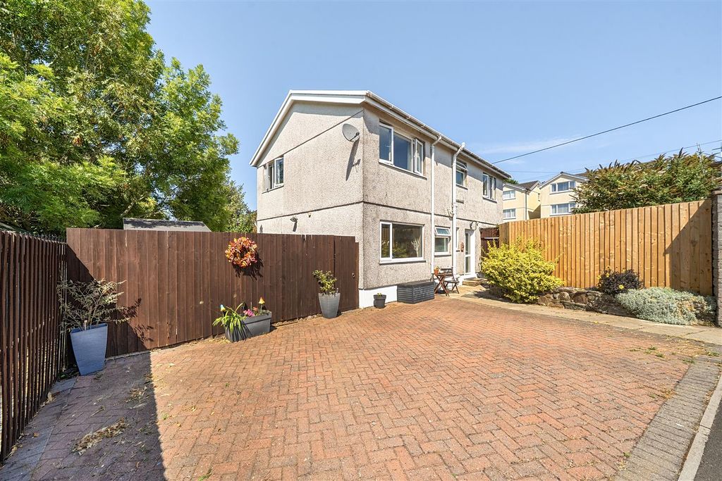 Property photo 1 of 25