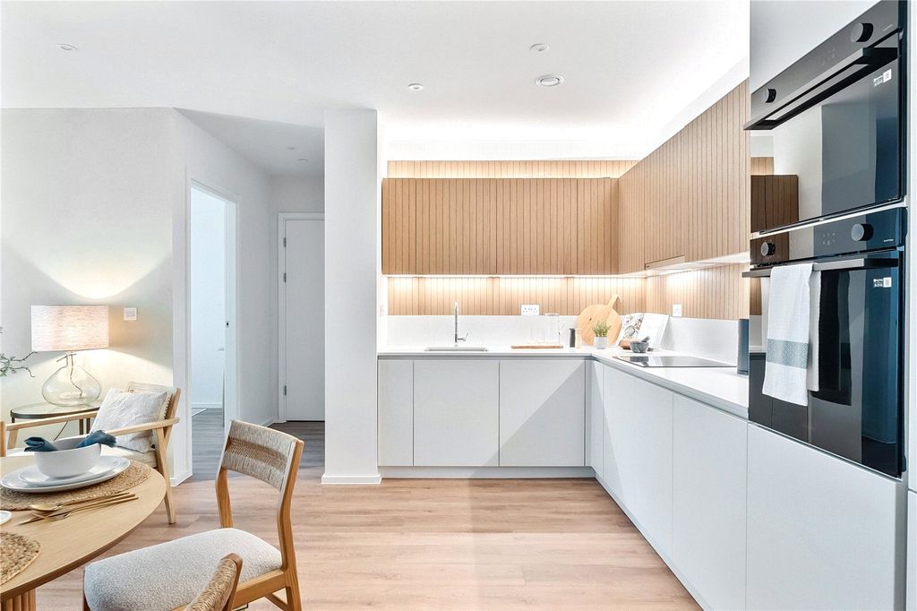 Property photo 2 of 9 Show Home