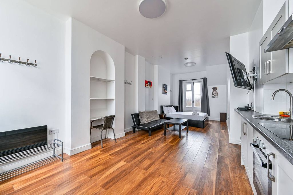 Property photo 1 of 9