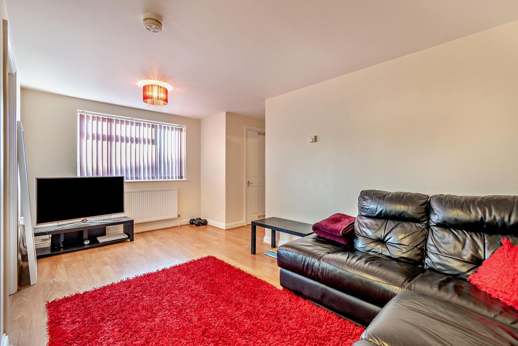 Property photo 2 of 10 8671531-Interior02-800.Jpg