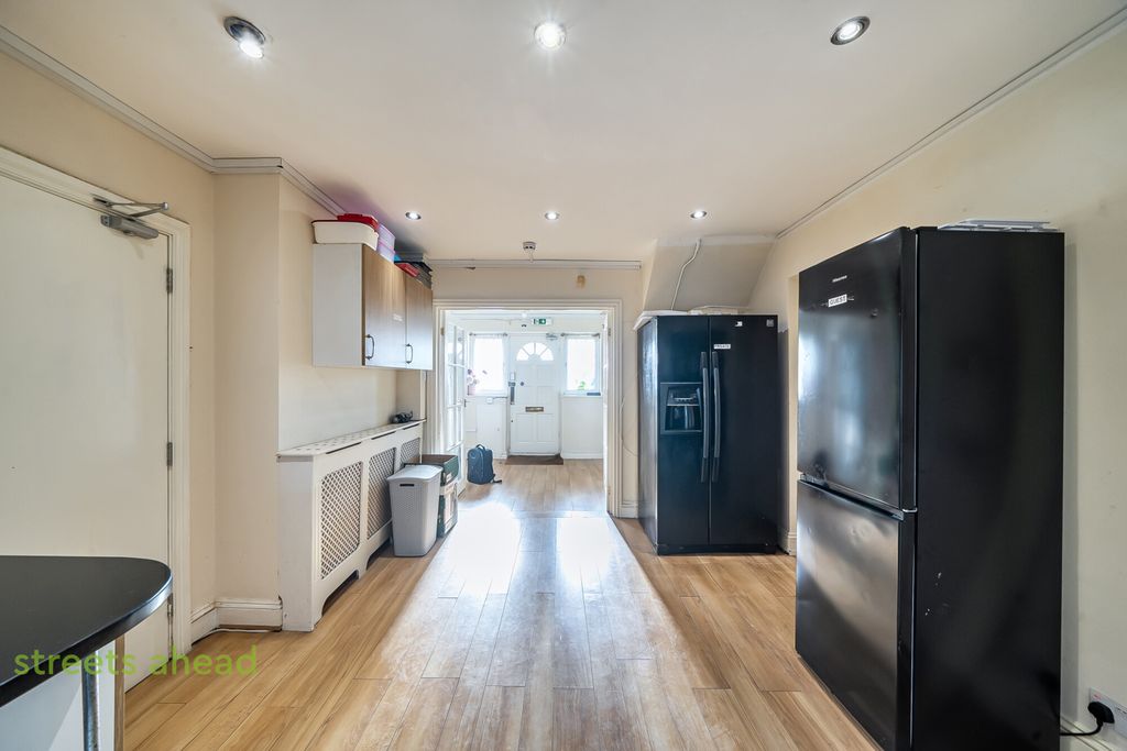 Property photo 2 of 21 ce6E3306-c54B-473...