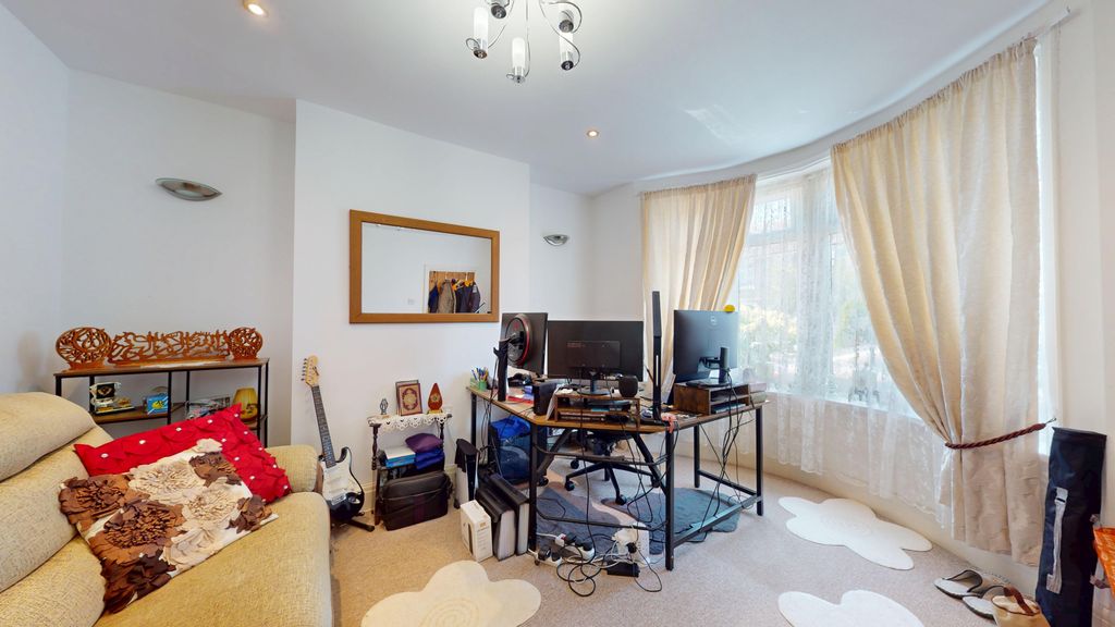 Property photo 3 of 26