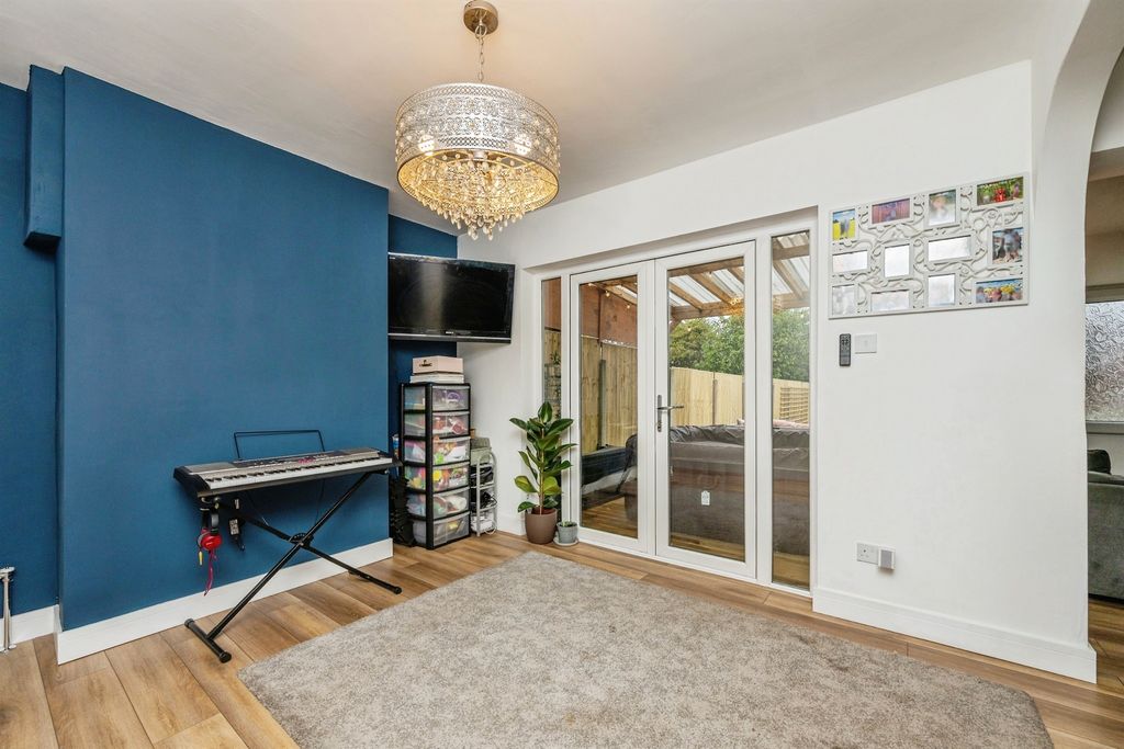 Property photo 3 of 20