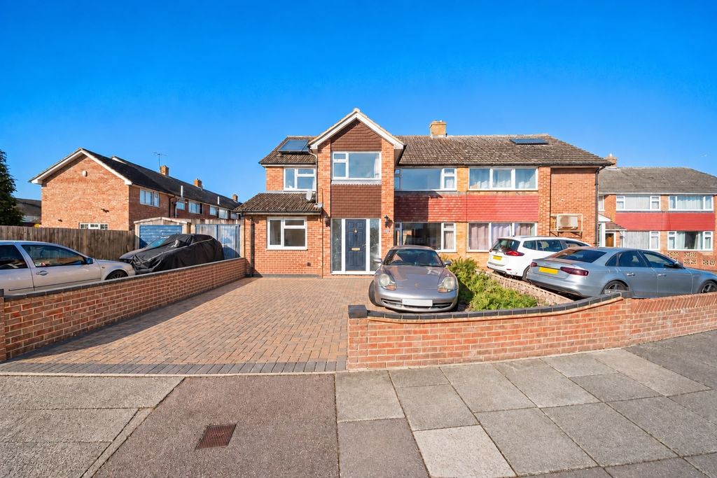Property photo 1 of 32 5586920