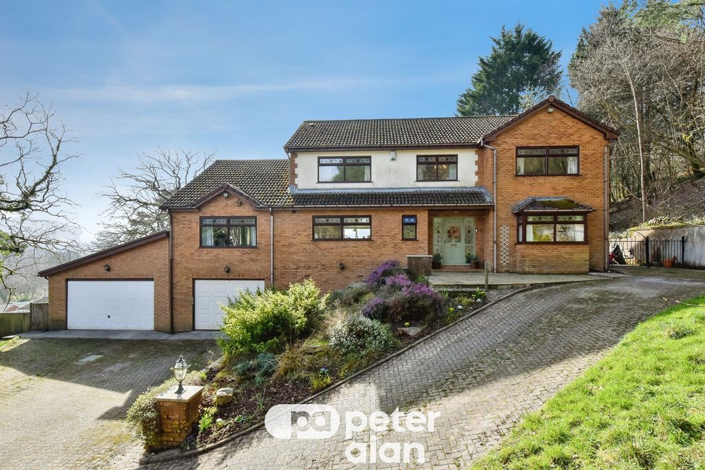 Property photo 1 of 28