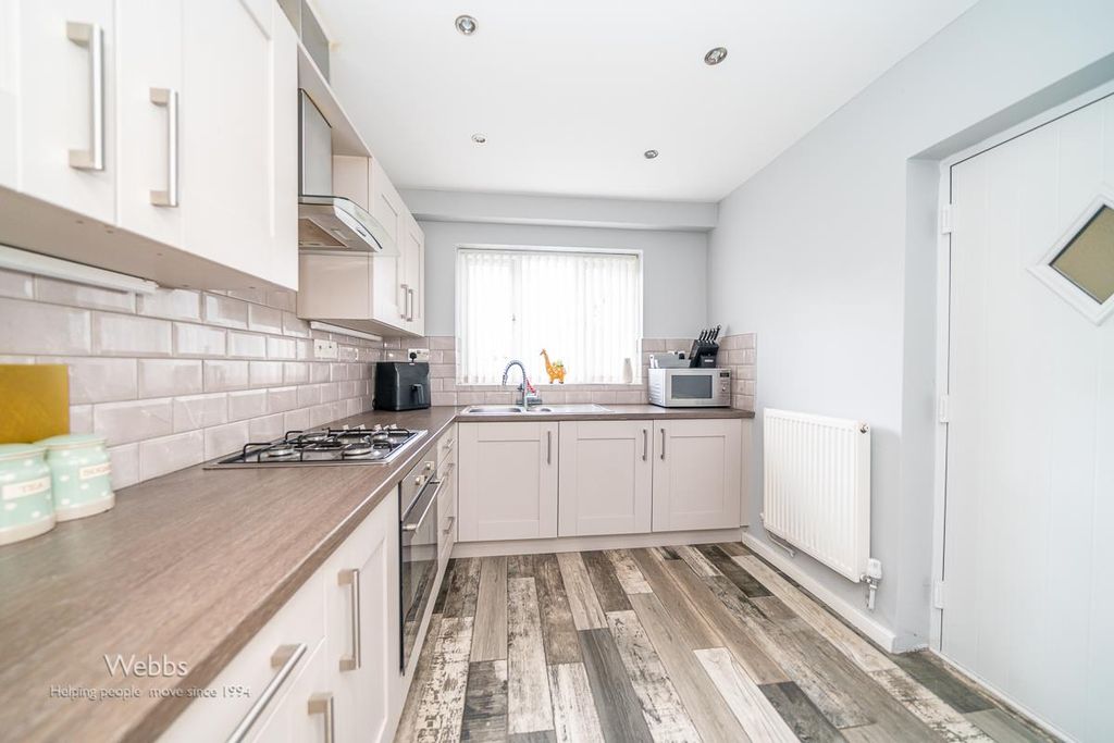 Property photo 2 of 21 Â© Webbs Estate Agents Â© (42 Of 142).Jpg