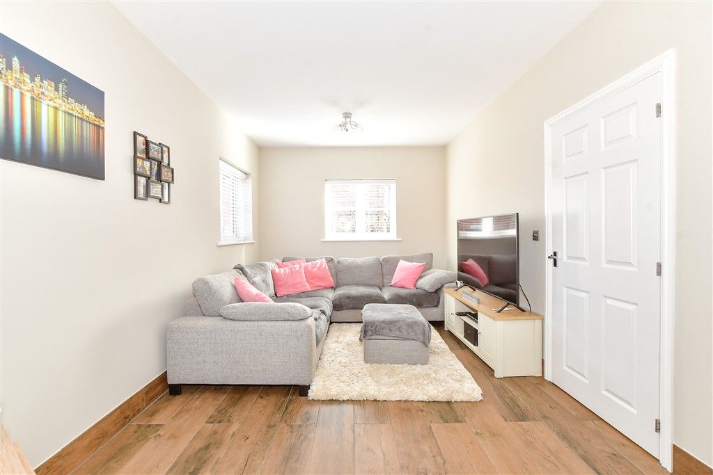 Property photo 3 of 15 Lounge