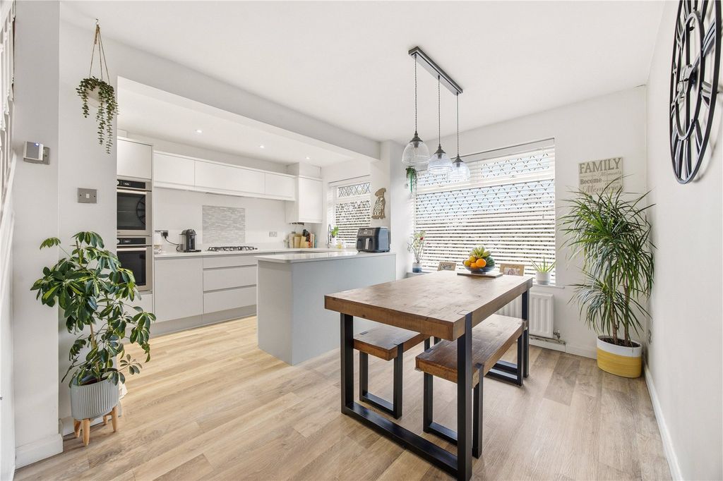 Property photo 1 of 18 Picture No. 12