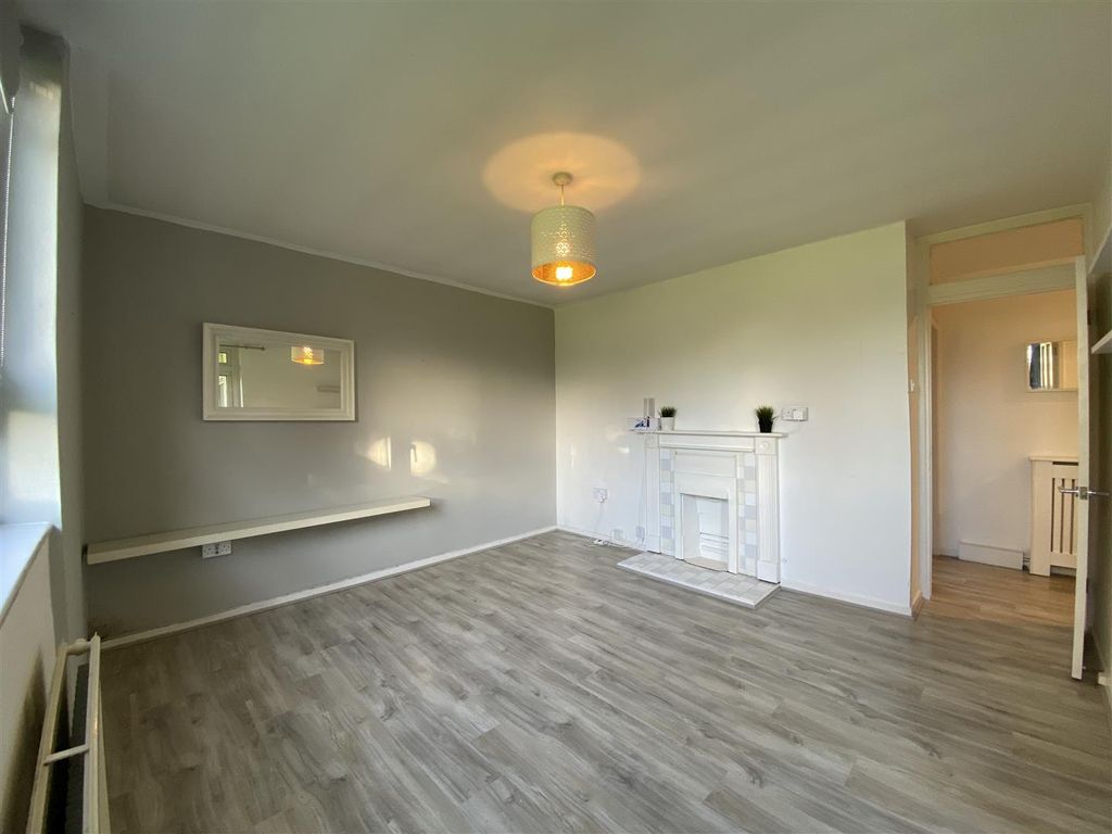 Property photo 1 of 15 Winterfold Close