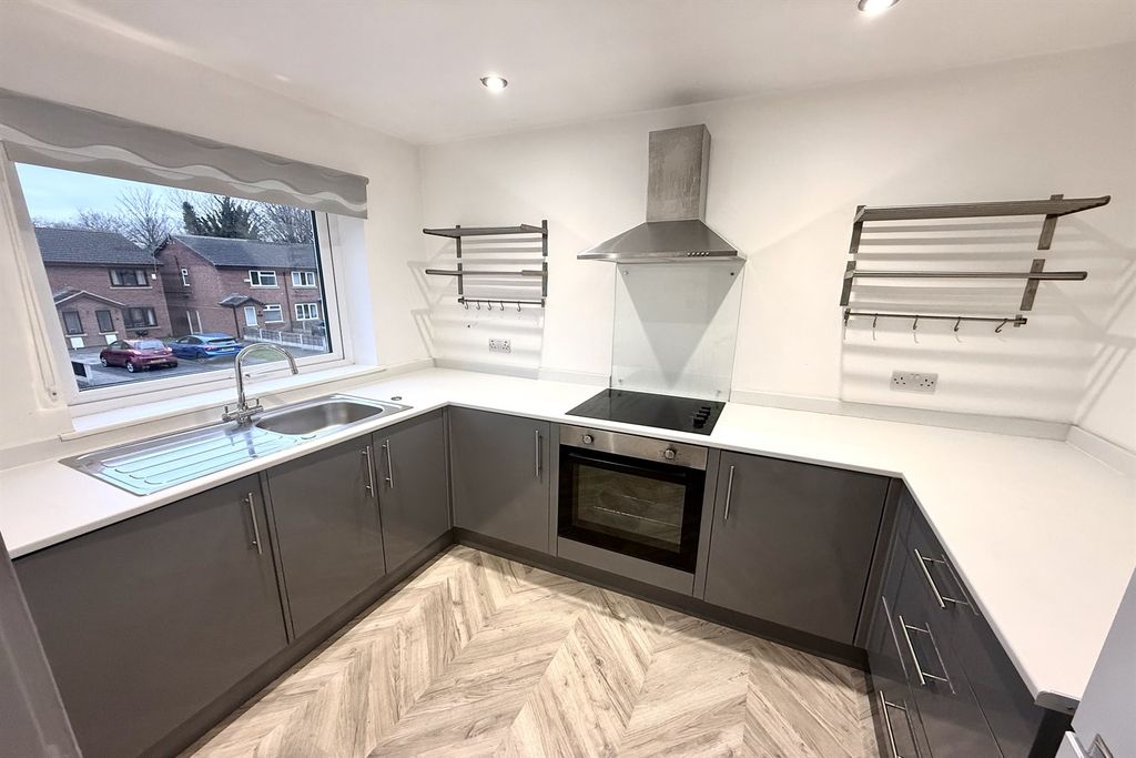 Property photo 1 of 10 (Main)