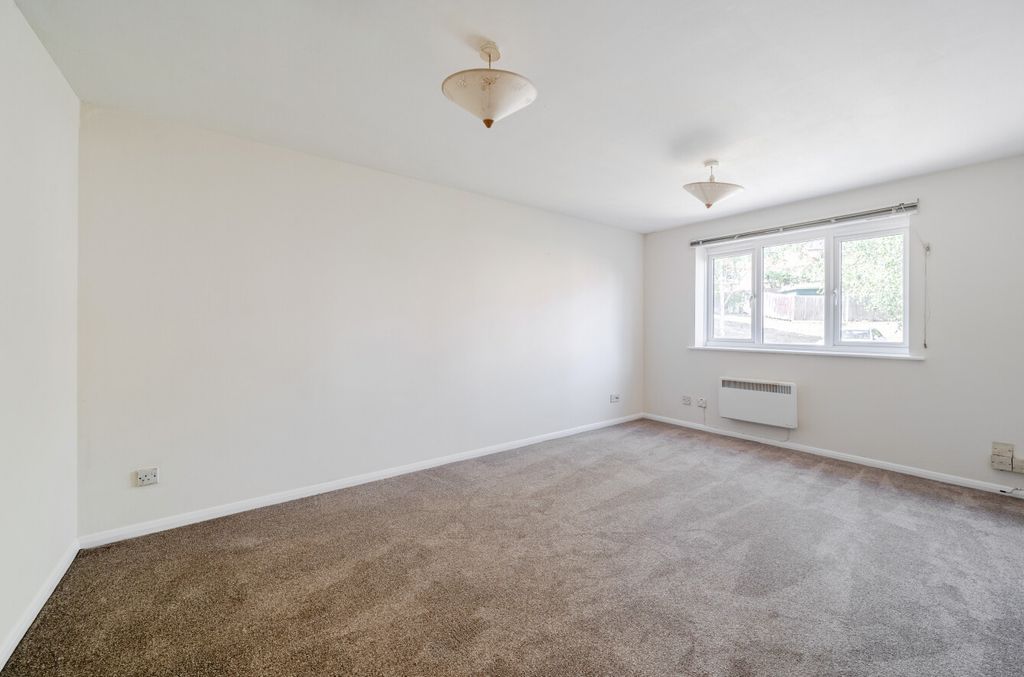 Property photo 2 of 12 1481392-13-6A5522...