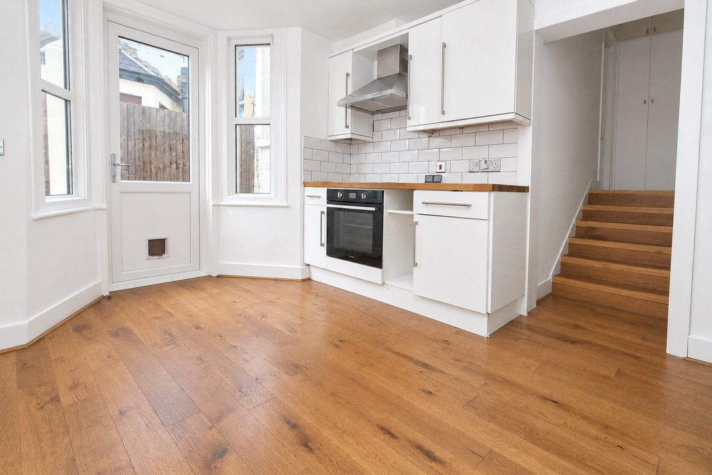 Property photo 2 of 15 Kitchen