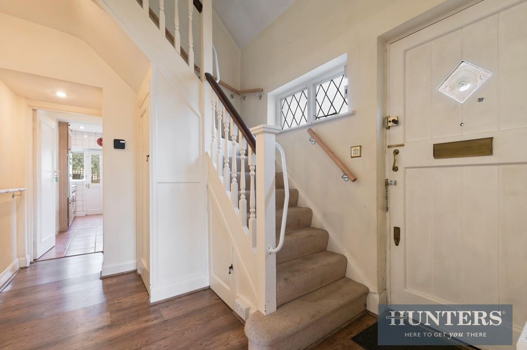 Property photo 2 of 20 Camborne Way, 5- (2).Jpg