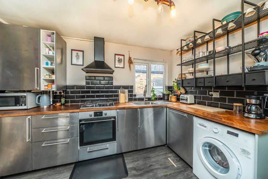 Property photo 3 of 5