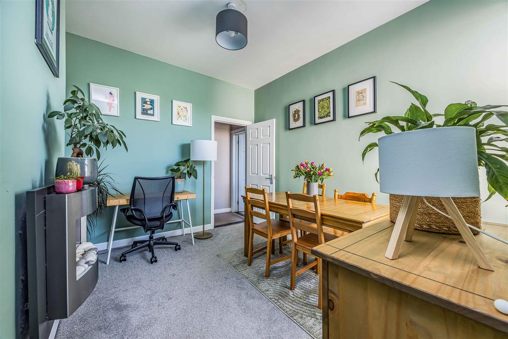 Property photo 2 of 14 100A Orchard Road, Southsea-Small-Porticomarketing