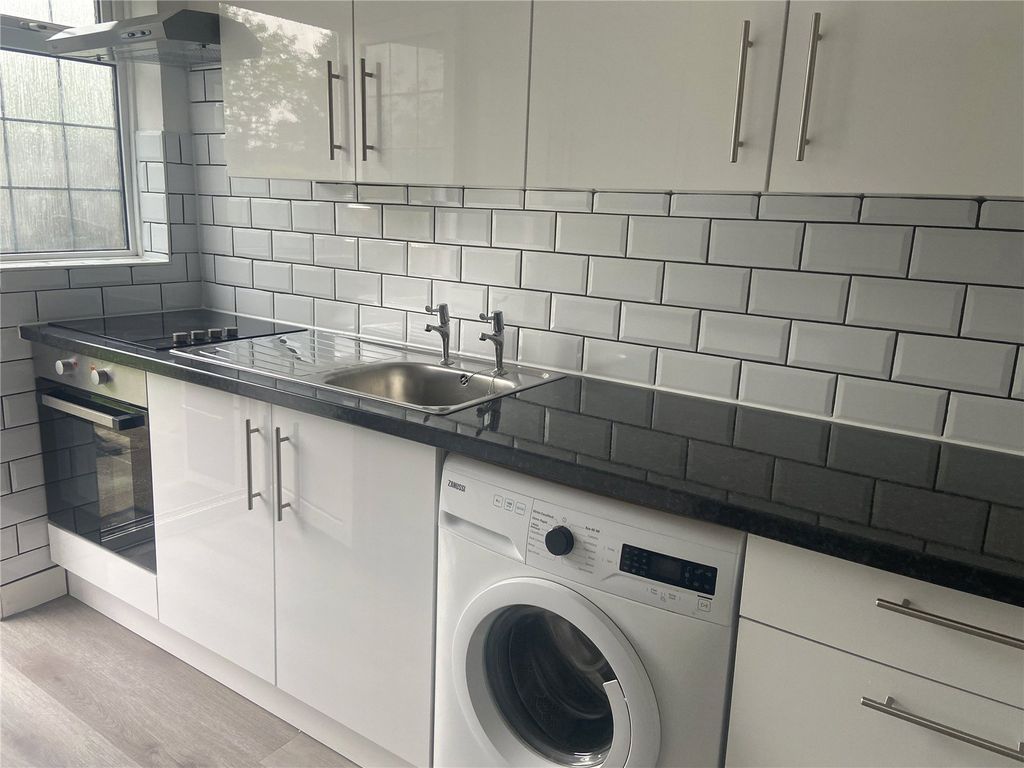 Property photo 3 of 6 Picture No. 17