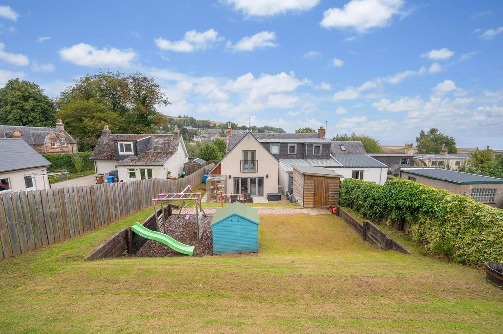 Property photo 2 of 23