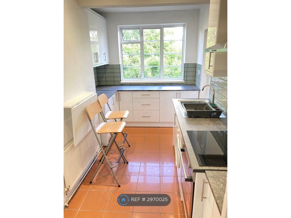 Property photo 2 of 13 New Modern Kitchen With Dishwasher