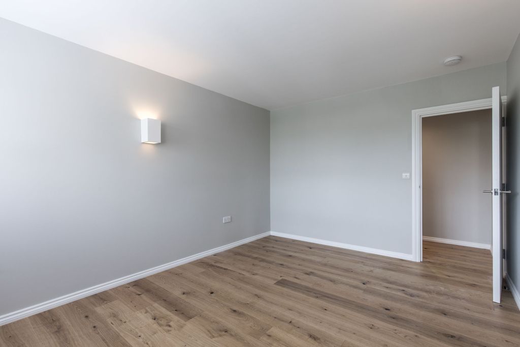 Property photo 3 of 9 Bedroom (Example)