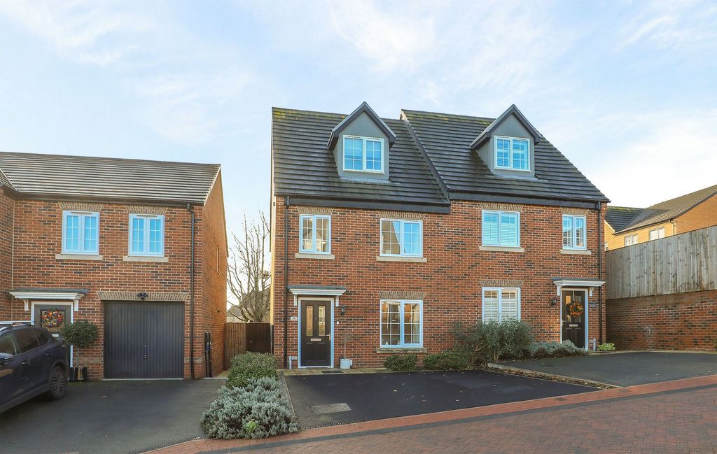 Property photo 1 of 32