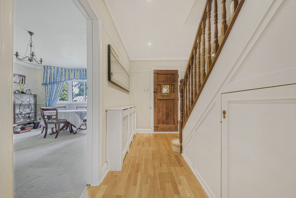 Property photo 2 of 28