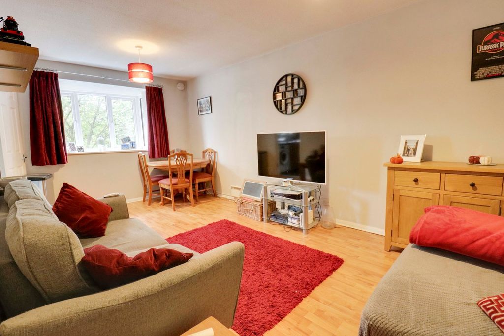 Property photo 2 of 11