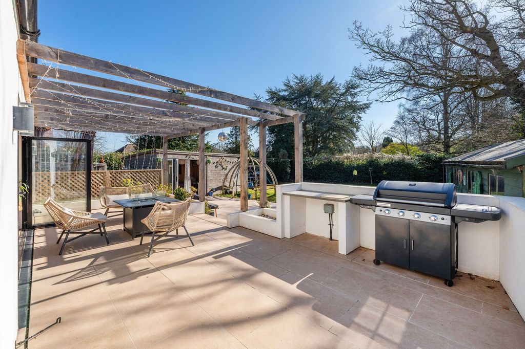 Property photo 2 of 28