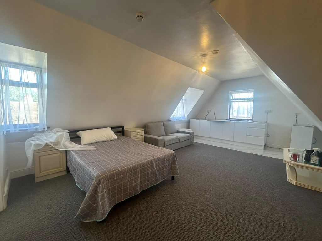 Property photo 1 of 7 1 Bed Studio To Rent Jersey Road, Isleworth Tw7
