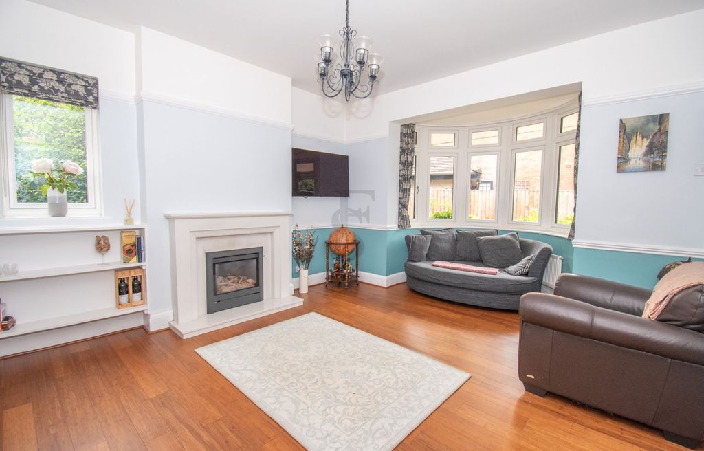 Property photo 2 of 34