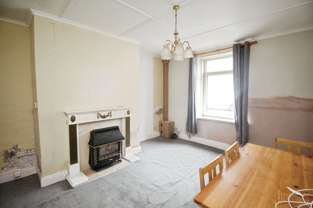 Property photo 3 of 11 Lounge