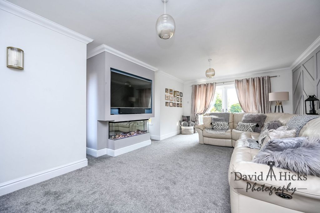 Property photo 3 of 34