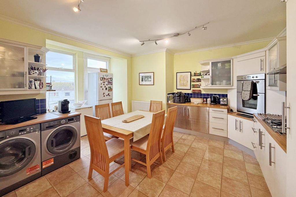 Property photo 3 of 10 Photo 3