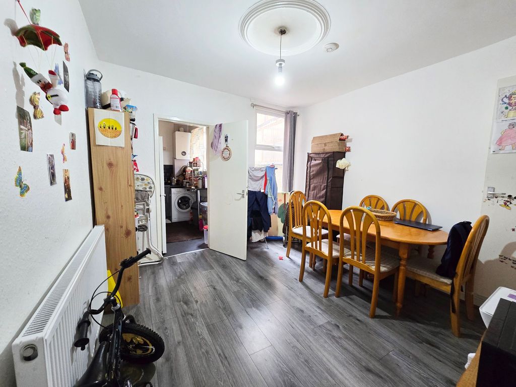 Property photo 3 of 7 Dining Room