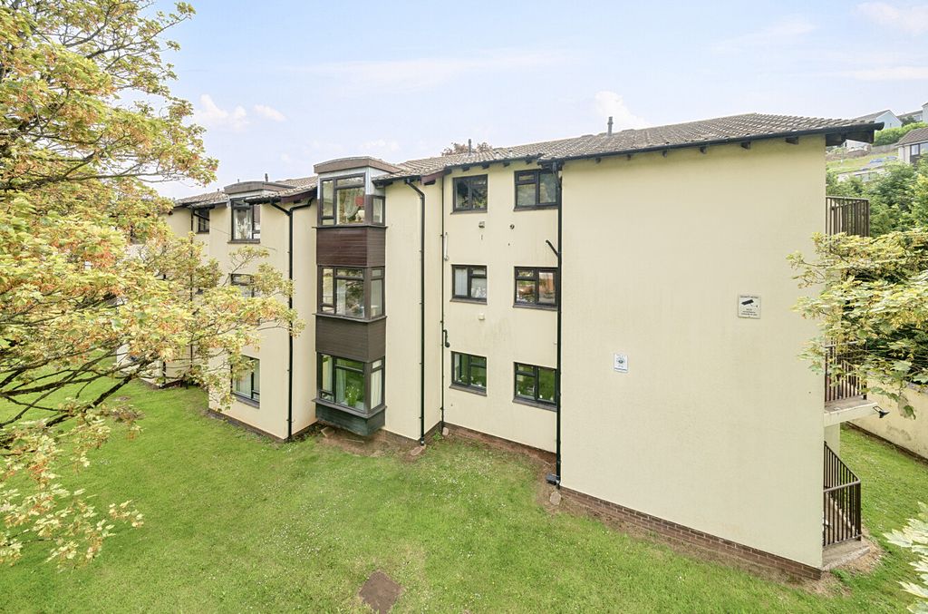 Property photo 1 of 16 1301328-1-6847Fe1...
