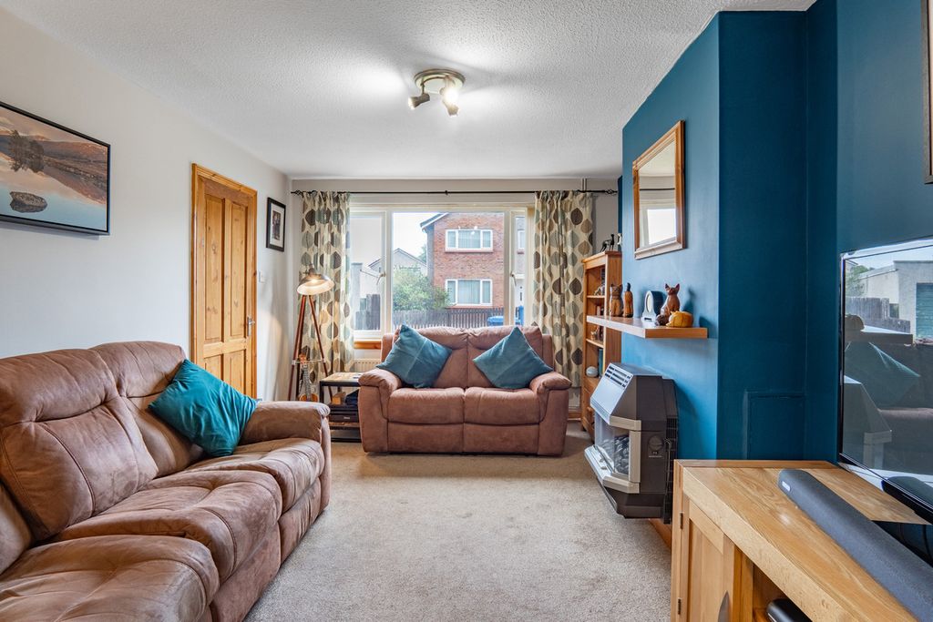 Property photo 2 of 40
