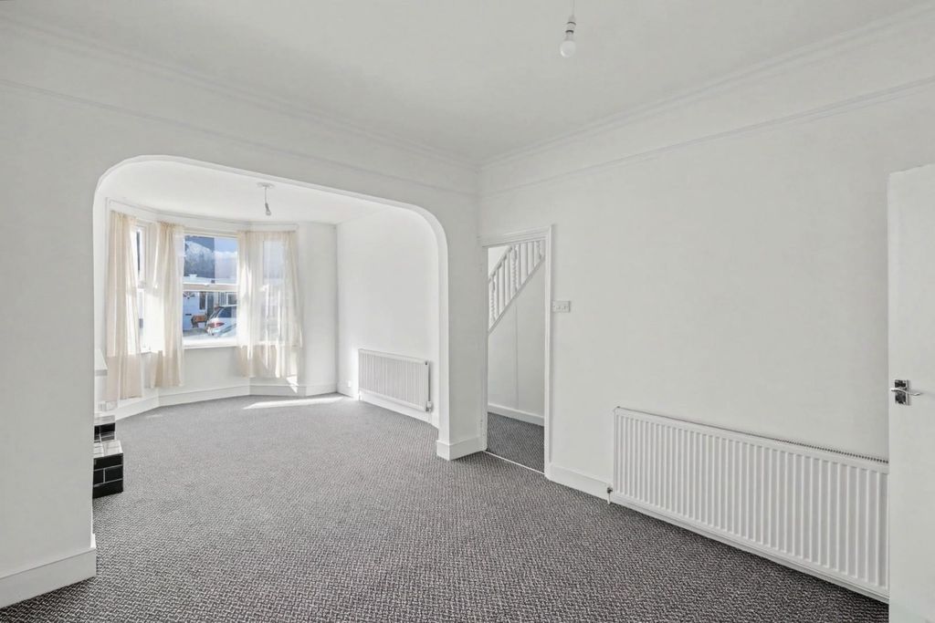 Property photo 2 of 31 Final Edited Pictures Oxford P_9.Jpg