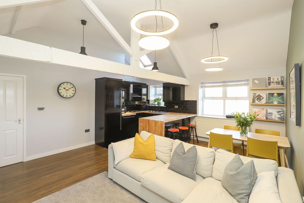 Property photo 2 of 29